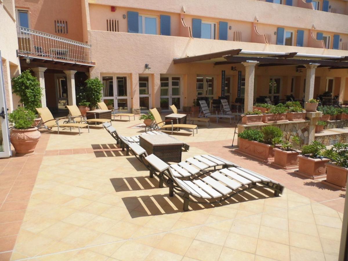 Le Nereidi Hotel Residence La Maddalena  Buitenkant foto