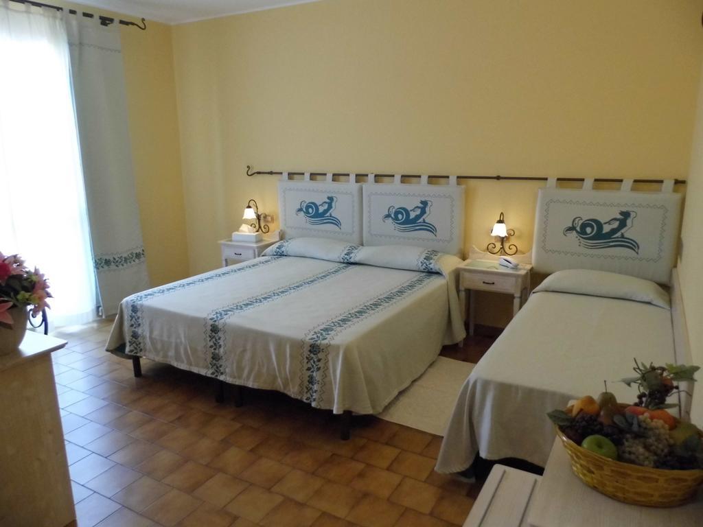 Le Nereidi Hotel Residence La Maddalena  Buitenkant foto