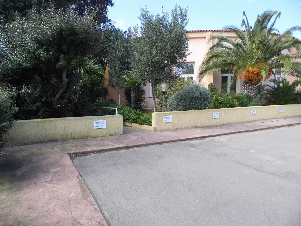 Le Nereidi Hotel Residence La Maddalena  Buitenkant foto
