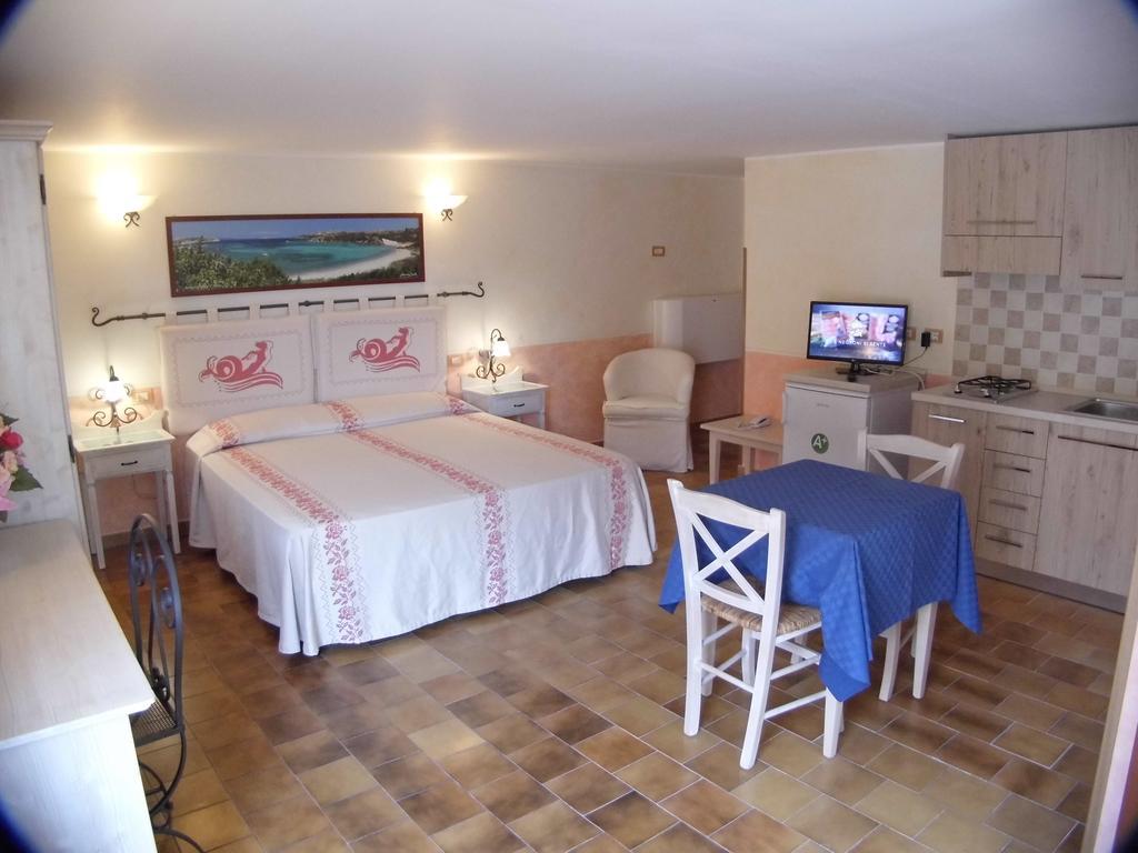Le Nereidi Hotel Residence La Maddalena  Buitenkant foto