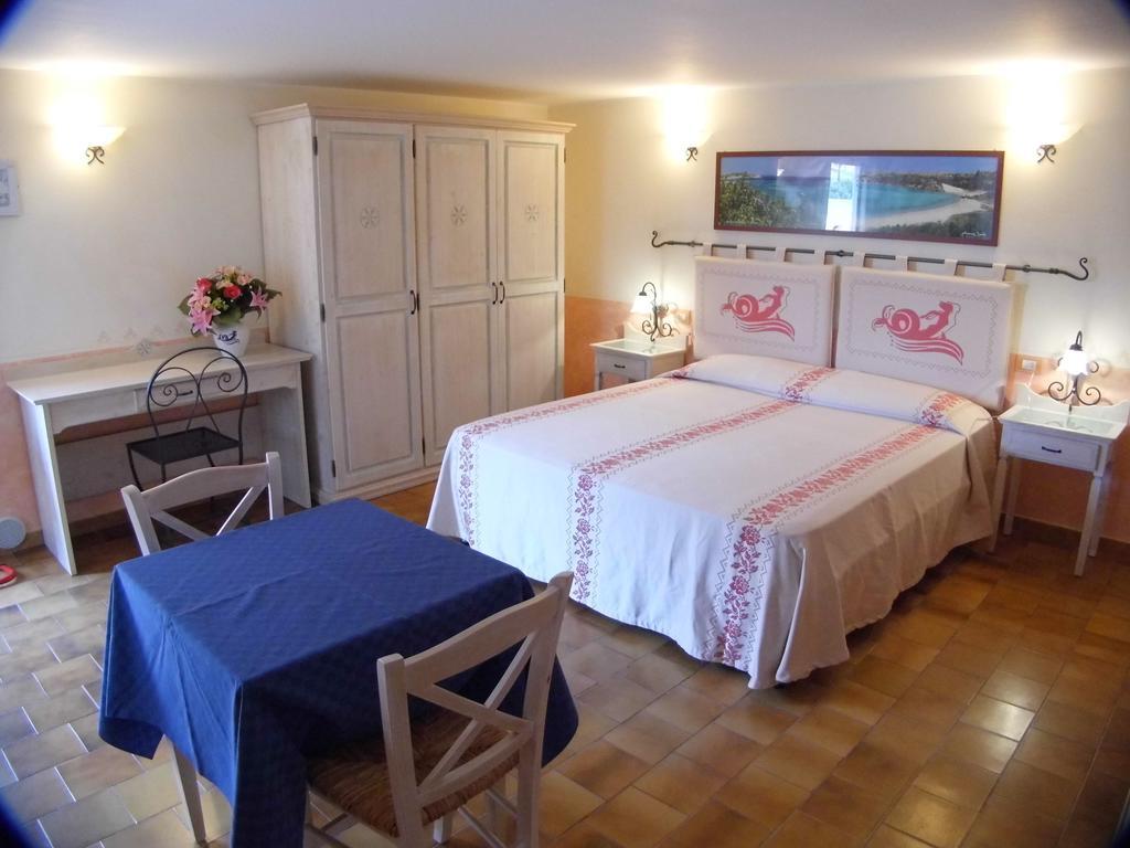 Le Nereidi Hotel Residence La Maddalena  Buitenkant foto